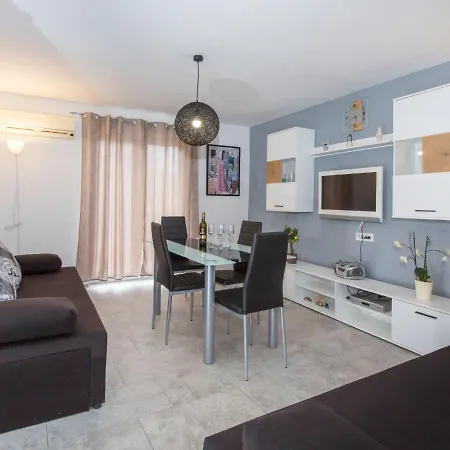 Korina By Interhome Apartament